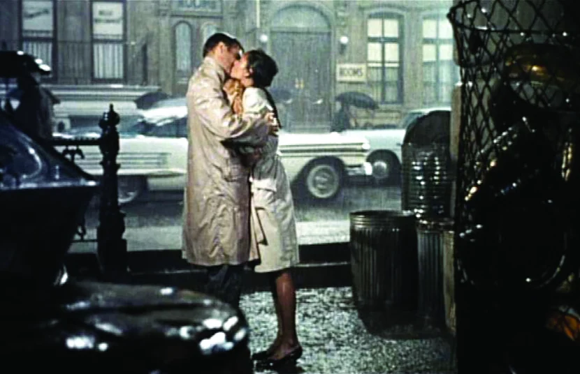 bacio sotto la pioggia "colazione da Tiffany"